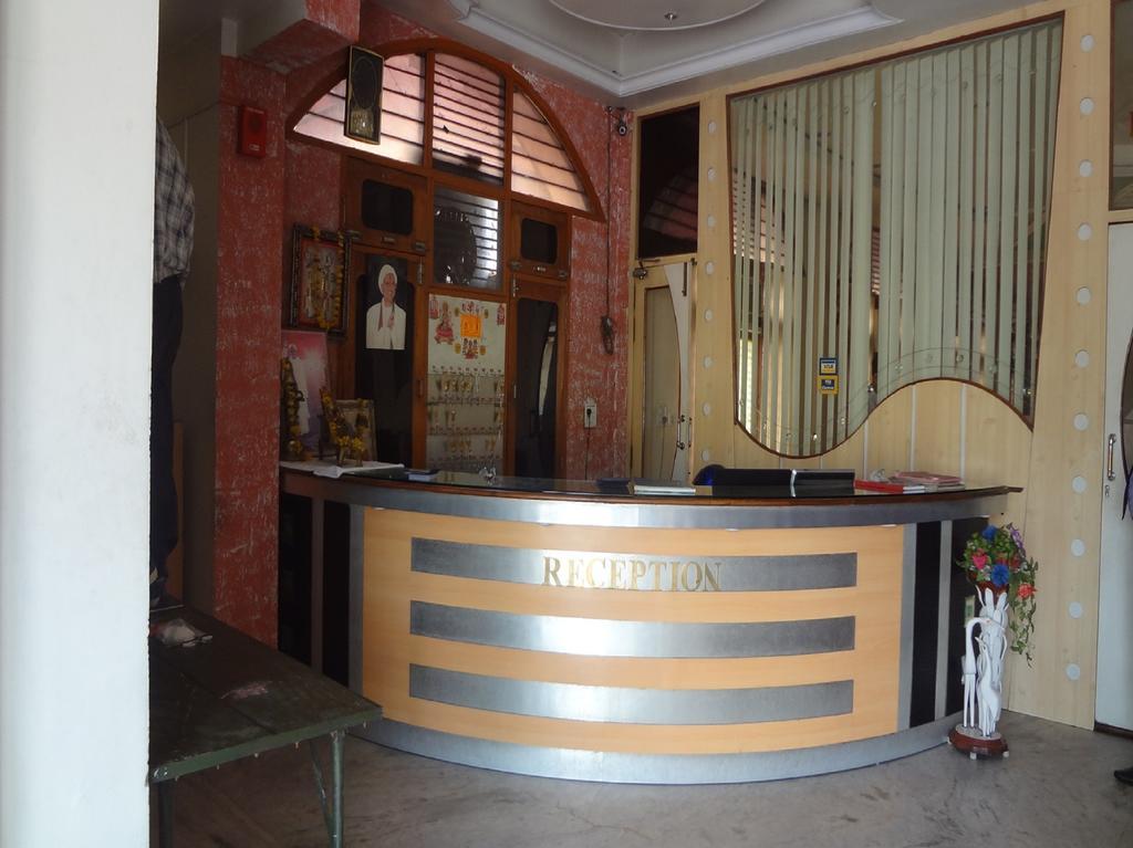Hotel Yatrik Jhānsi Exterior foto